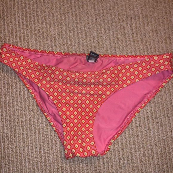 TOP AND BOTTOM OF BIKINI - Picture 2 of 5